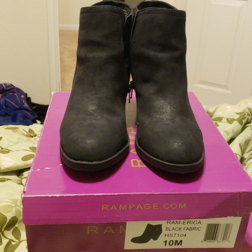 Shoes - Picture 4 of 5